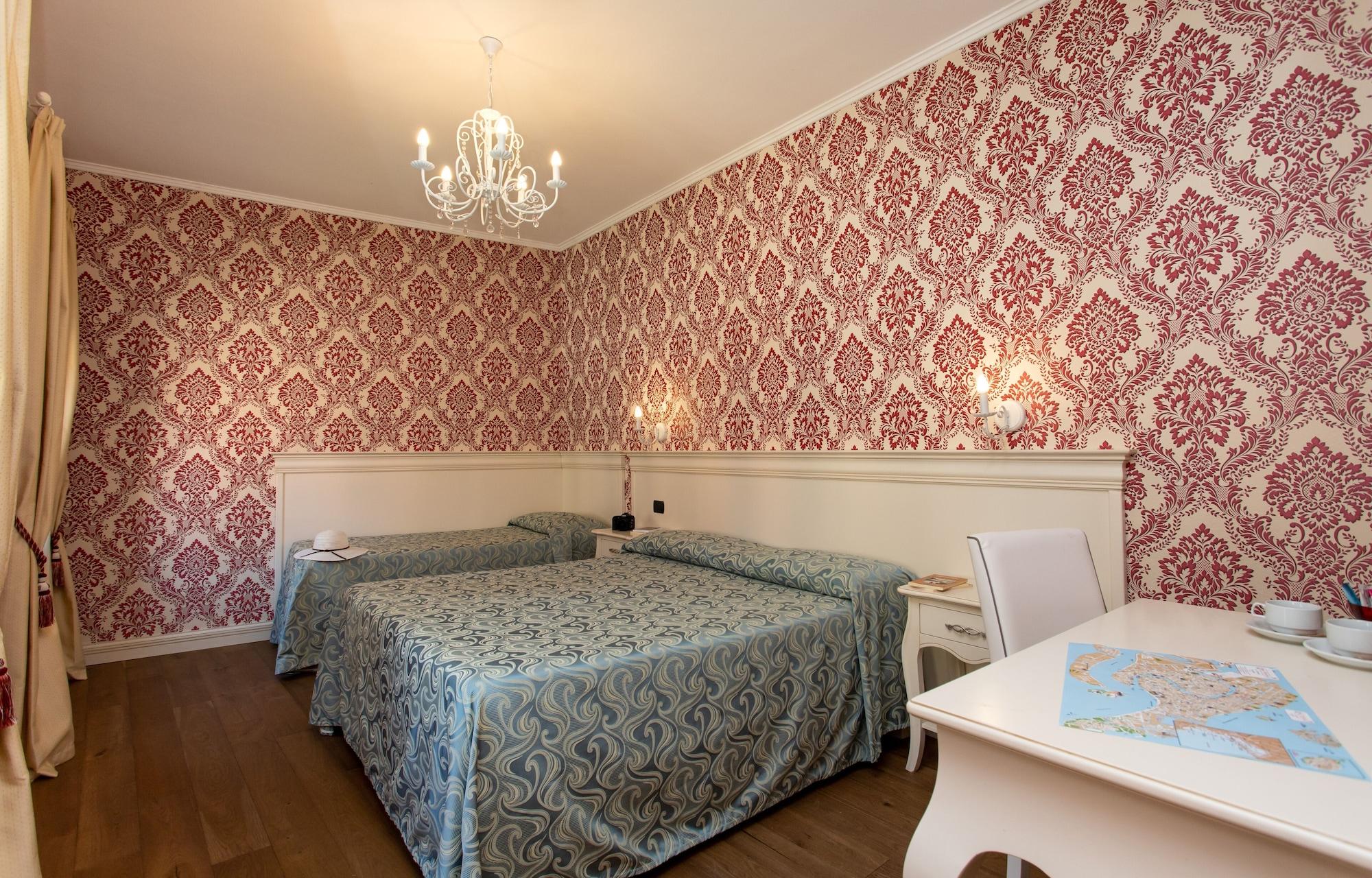 Guest house Charming Palace Santa Fosca 3*